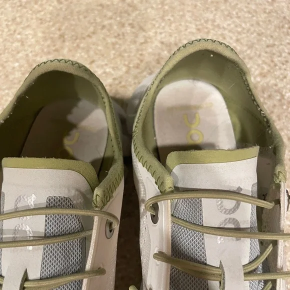 On Running shoes, EXCELLENT condition, wore 2 X, cleaning out closet, 6 1/2 W - Picture 8 of 9
